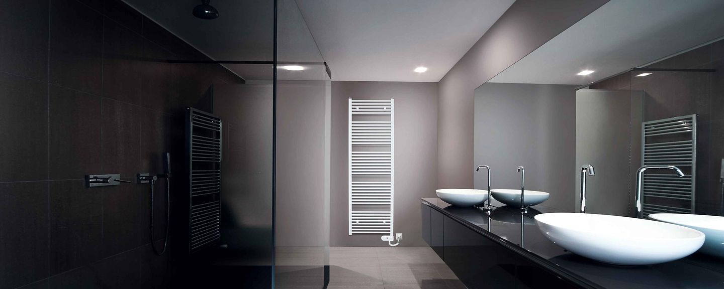 Badezimmer mit Badheizkörper Badezimmer mit Badheizkörper
