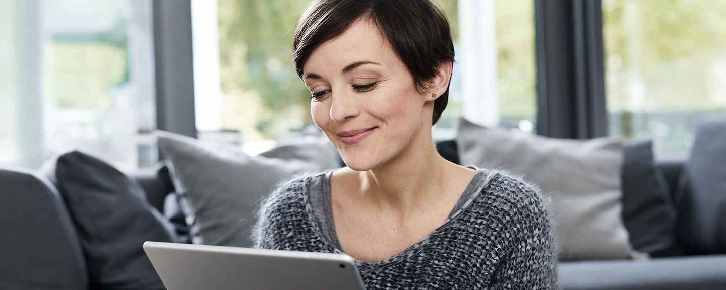 Frau mit Tablet