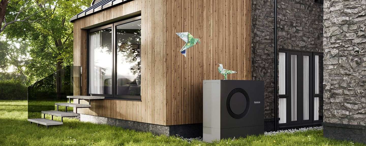 Haus mit Buderus Propan-Wärmepumpe und Origami-Geldscheinen Haus mit Buderus Propan-Wärmepumpe und Origami-Geldscheinen