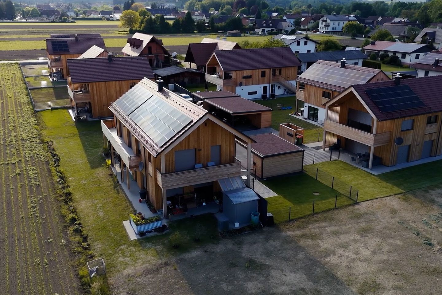 efh-auetal_1411x1077